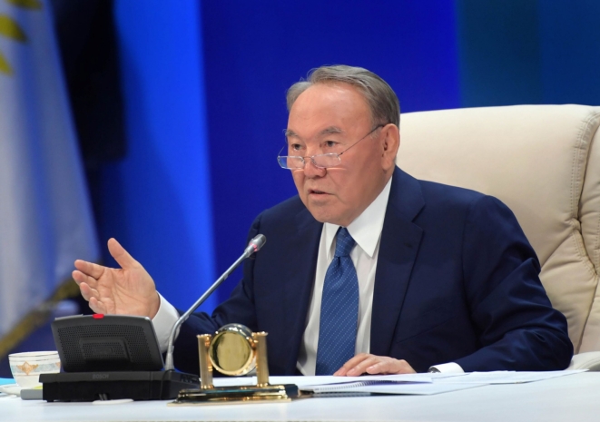 Нурсултан Назарбаев встретился с акимами четырех областей