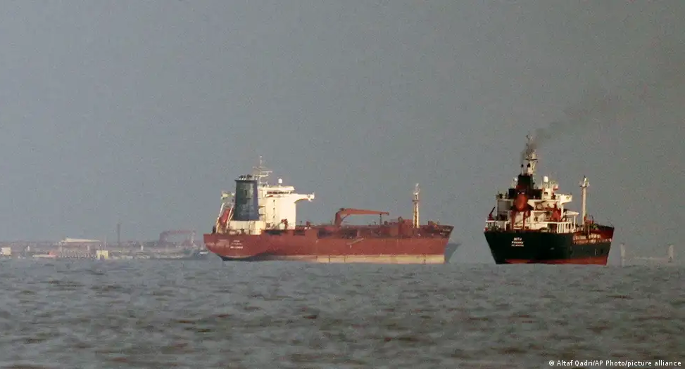 Иран пригрозил перекрыть судоходство в трёх морях в ответ на действия США