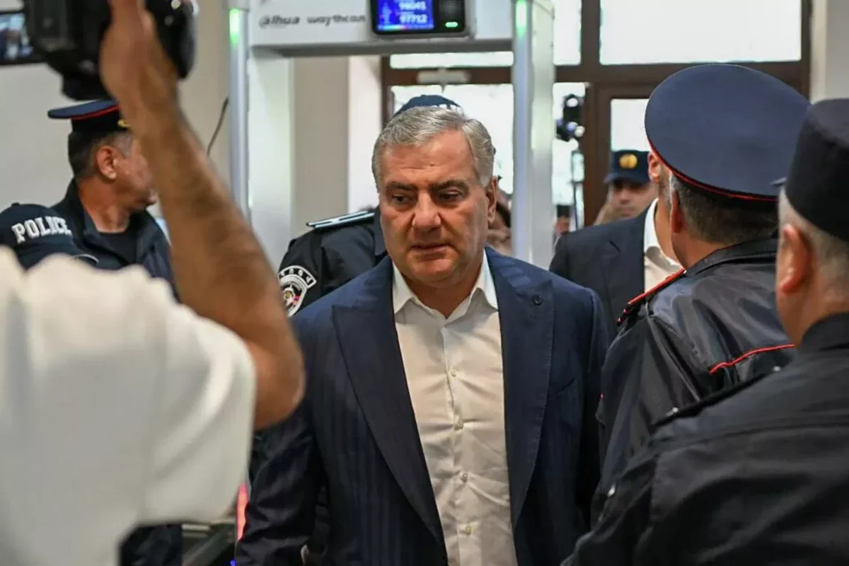 В Армении завели дело по факту группового хулиганства сторонников Карапетяна