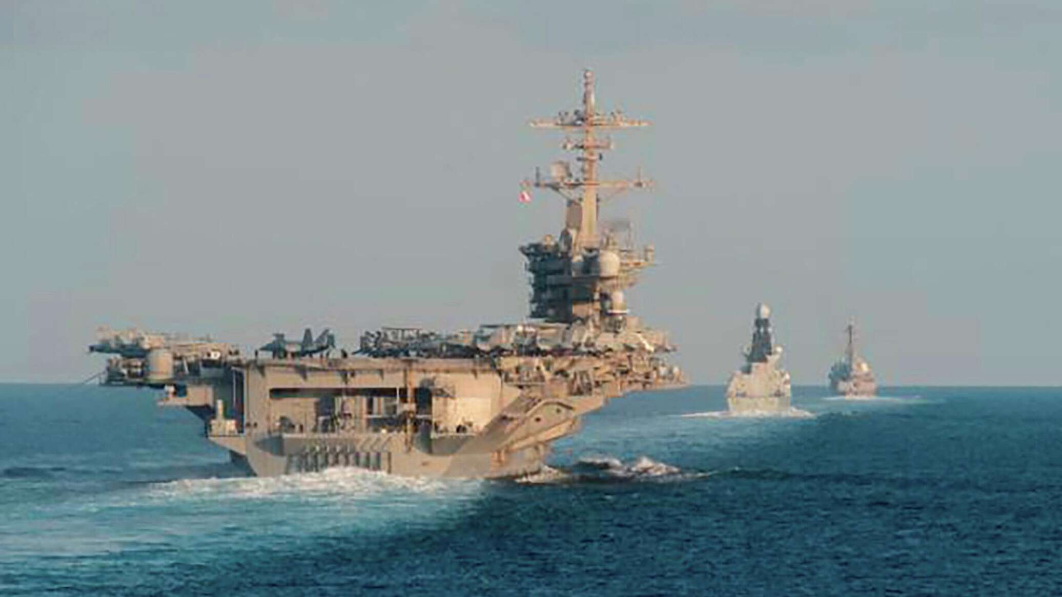 Двусторонняя блокада Ормузского пролива - двойной удар по самомнению США