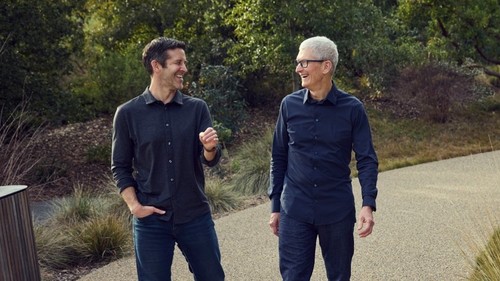 Тим Кук уходит с поста гендиректора Apple. Его место займет Джон Тернус