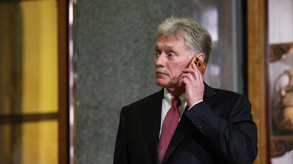 Песков: США необязательно увязывать сотрудничество с Россией и тему Украины