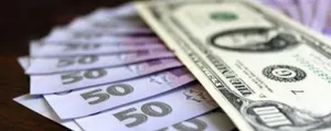 Курс национальной валюты продолжает идти вниз
