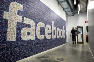 Зеленский пригласил офис Facebook в Украину