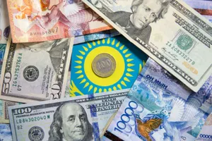 Перед выходными тенге ушел в минус