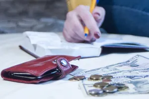 Доллар незначительно подрос