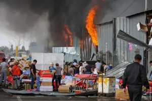 Резван: Во время поджога по охранникам барахолки стрелялиЭксклюзив
