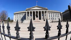Сенаторы в США потребовали от банков раскрыть связи с окружением Путина