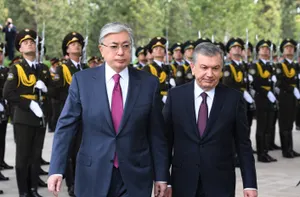 Касым-Жомарт Токаев поздравил Шавката Мирзиёева