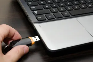 В Microsoft разрешили вынимать флешку без «безопасного извлечения»