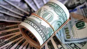 Доллар продолжает падать после введения чрезвычайного положения в США