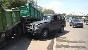 В Алматы Ford влетел в колонну ЗИЛов