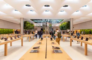 Магазины Apple вновь открылись в Москве