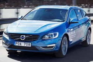 Volvo выпустила на дороги Швеции сотню «беспилотников»