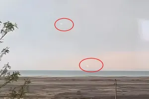 Светящиеся шары в небе сняли на видео жители Мангистау