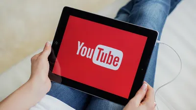 YouTube поможет звездам удалять ИИ-дипфейки с их лицами